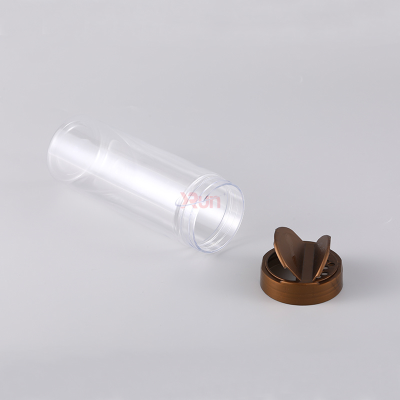 Our transparent jars for bulk products are designed as a seasoning jar featuring a flip cap and clear plastic packaging.